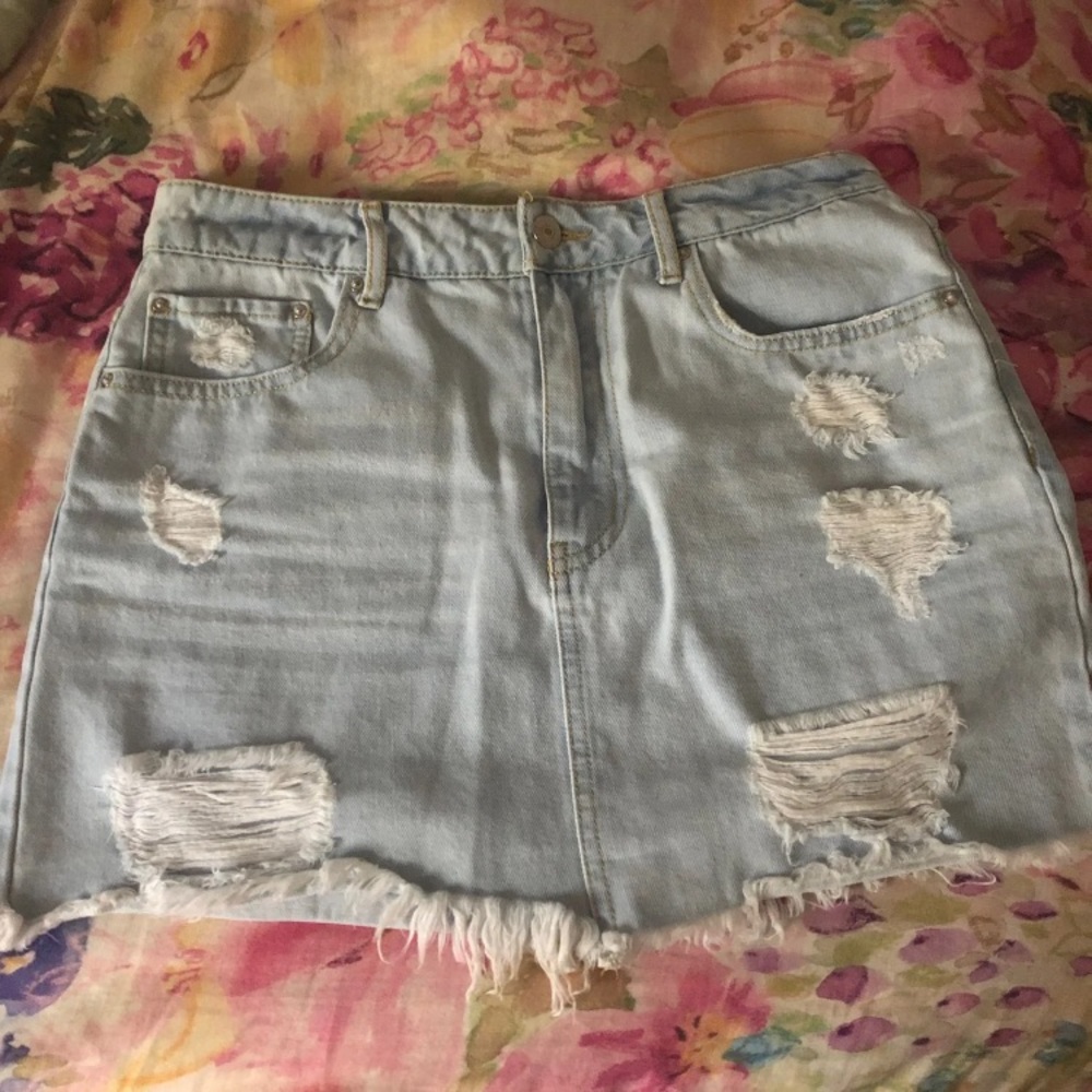 Forever 21 distressed denim skirt